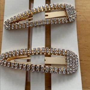 Set of 2 blingy and goldtone Hair Clips NWT